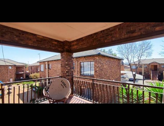 2 BEDROOM APARTMENT FOR SALE IN RAND COLLERIES